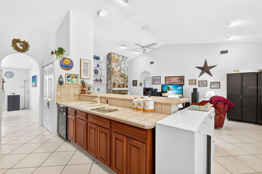 Image 13 of property listing at 5035 BARROWE DRIVE, Tampa, FL 33624