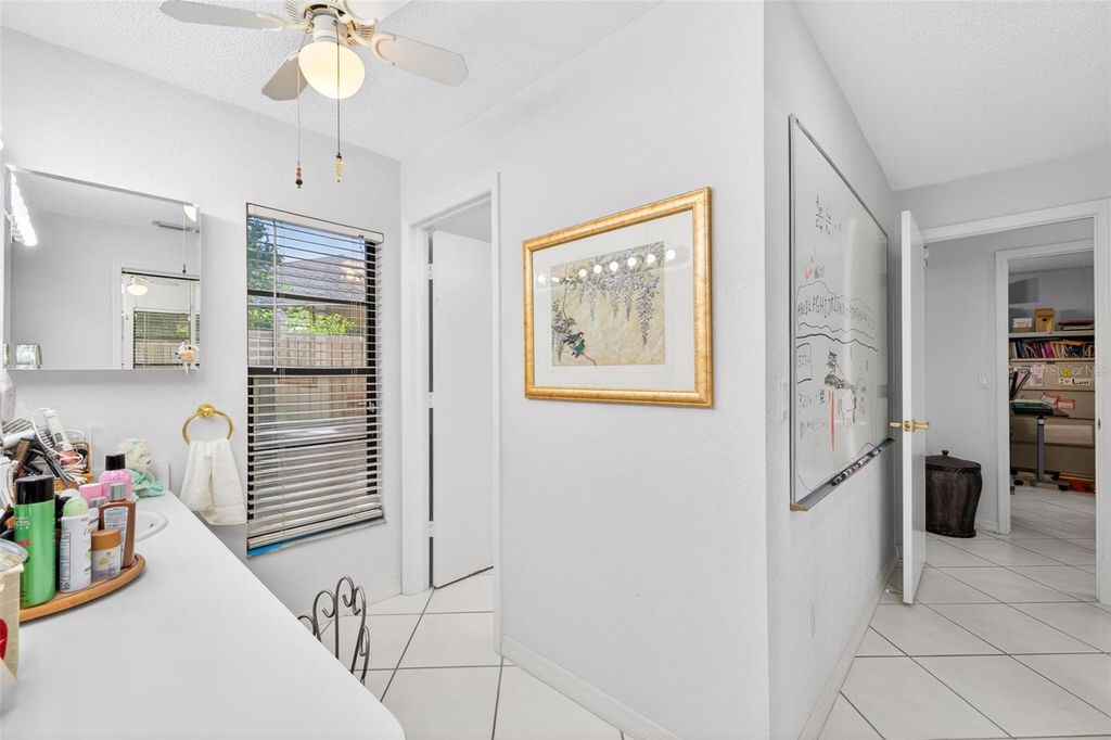 Image 17 of property listing at 5035 BARROWE DRIVE, Tampa, FL 33624