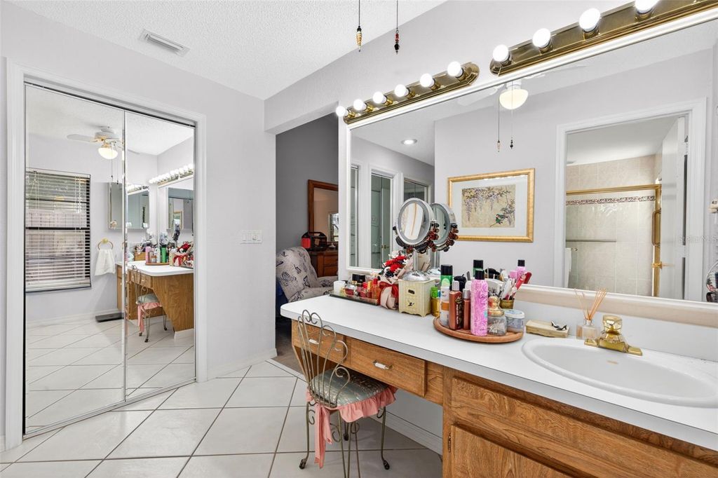 Image 18 of property listing at 5035 BARROWE DRIVE, Tampa, FL 33624