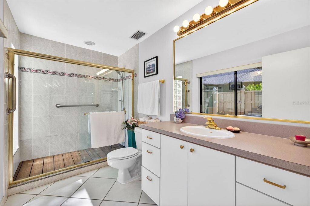 Image 19 of property listing at 5035 BARROWE DRIVE, Tampa, FL 33624