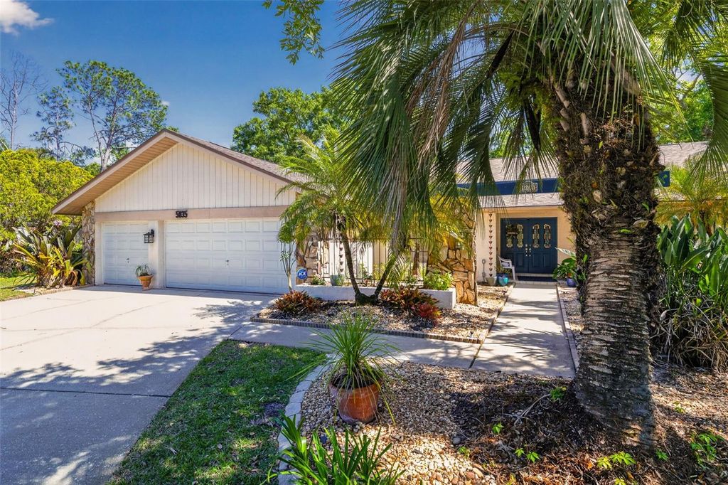 Image 3 of property listing at 5035 BARROWE DRIVE, Tampa, FL 33624