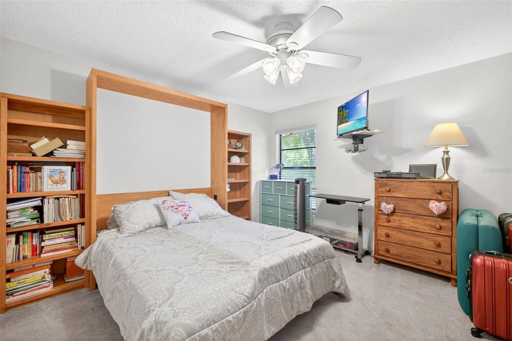 Image 21 of property listing at 5035 BARROWE DRIVE, Tampa, FL 33624