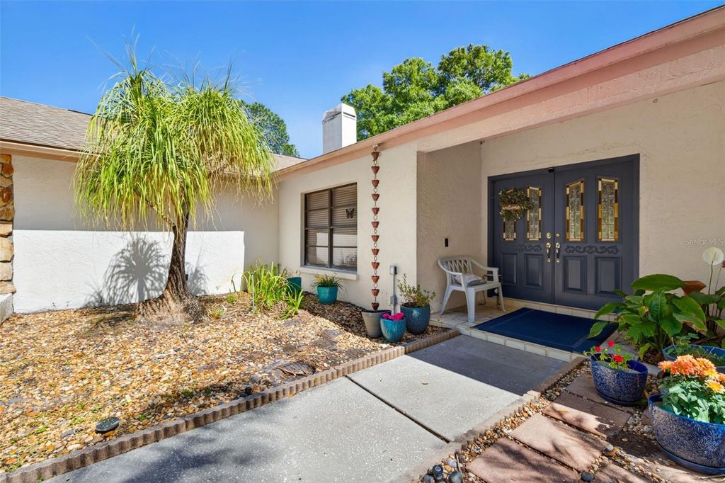 Image 4 of property listing at 5035 BARROWE DRIVE, Tampa, FL 33624