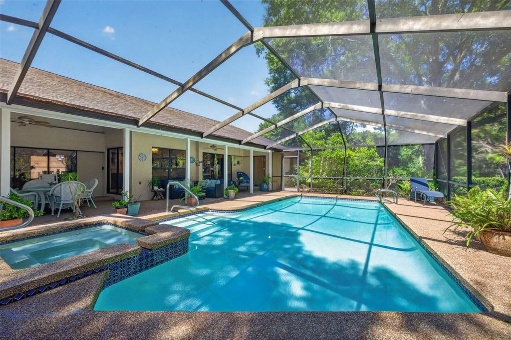 Image 31 of property listing at 5035 BARROWE DRIVE, Tampa, FL 33624
