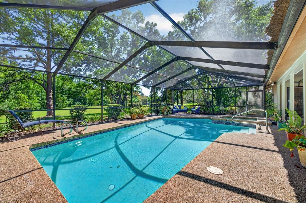 Image 33 of property listing at 5035 BARROWE DRIVE, Tampa, FL 33624