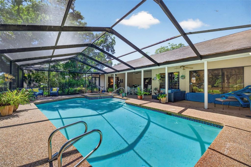 Image 34 of property listing at 5035 BARROWE DRIVE, Tampa, FL 33624