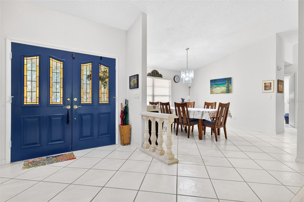 Image 5 of property listing at 5035 BARROWE DRIVE, Tampa, FL 33624