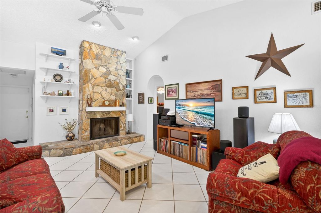 Image 6 of property listing at 5035 BARROWE DRIVE, Tampa, FL 33624