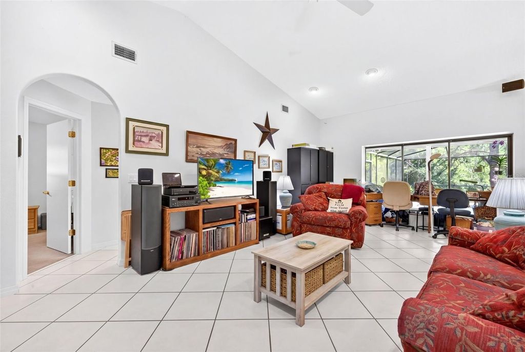 Image 7 of property listing at 5035 BARROWE DRIVE, Tampa, FL 33624