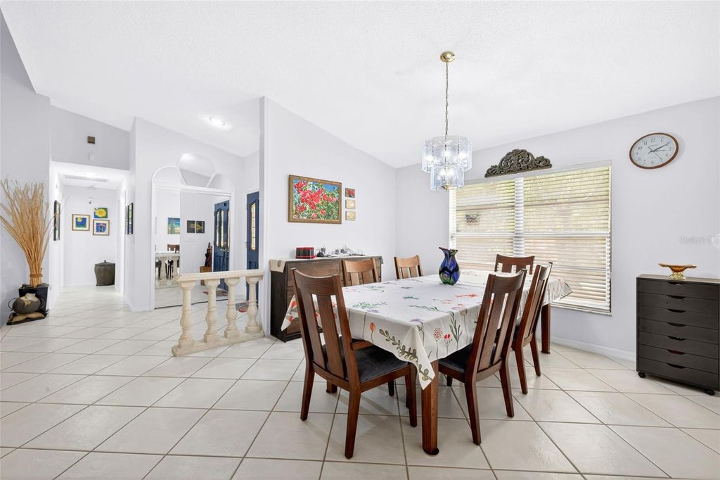 Image 10 of property listing at 5035 BARROWE DRIVE, Tampa, FL 33624