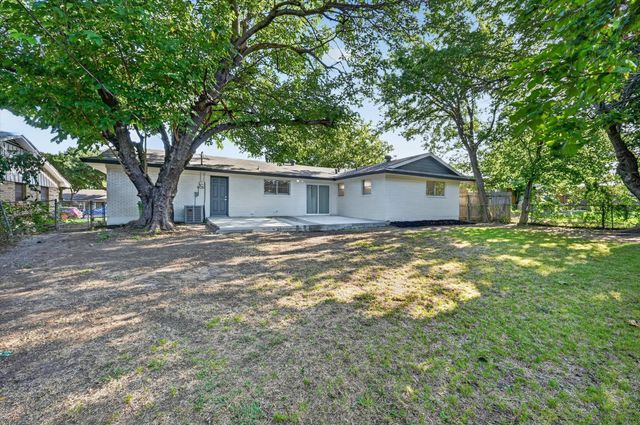7516 S College Circle, North Richland Hills, TX 76180