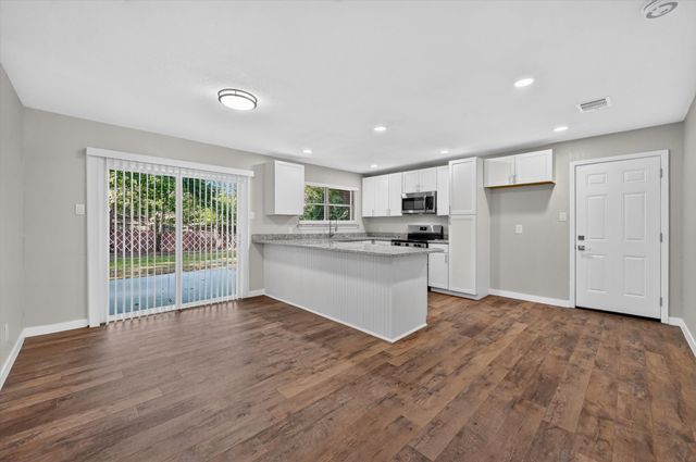 7516 S College Circle, North Richland Hills, TX 76180