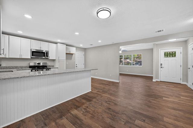 7516 S College Circle, North Richland Hills, TX 76180
