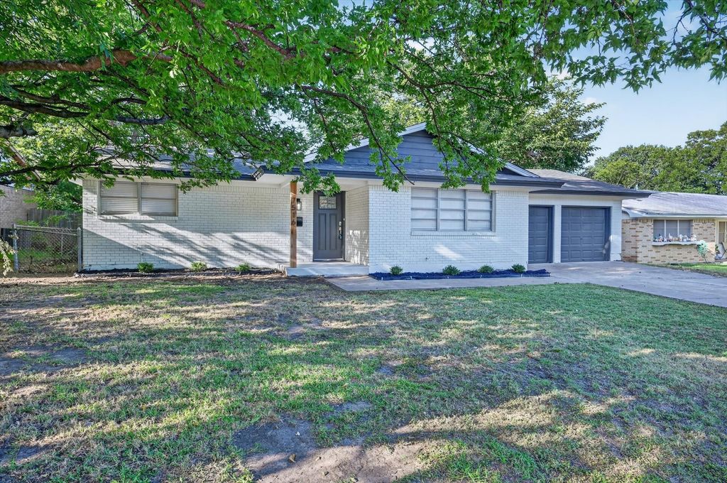 7516 S College Circle, North Richland Hills, TX 76180