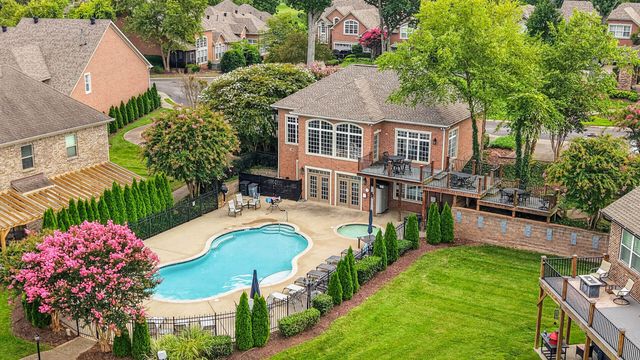 1006 Peck Pl, Hendersonville, TN 37075