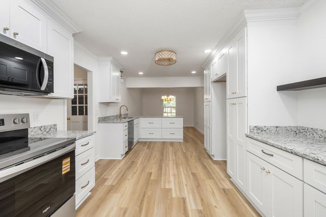 1090 Twin Lakes Drive, Sumter, SC 29154