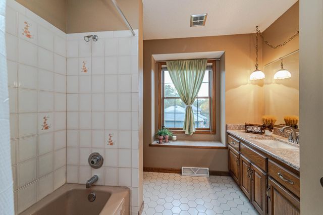 1138 Tiffany Point, Eagan, MN 55123