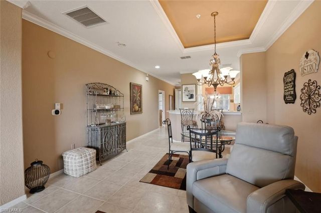 4834 Hampshire CT 303, Naples, FL 34112