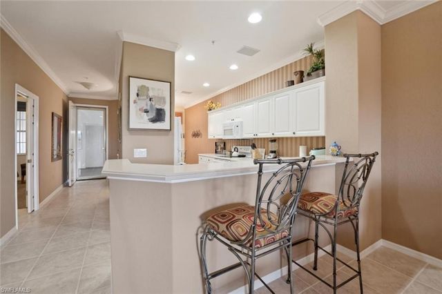 4834 Hampshire CT 303, Naples, FL 34112