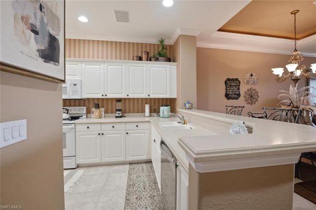 4834 Hampshire CT 303, Naples, FL 34112