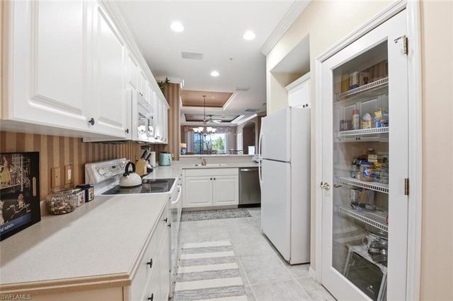 4834 Hampshire CT 303, Naples, FL 34112