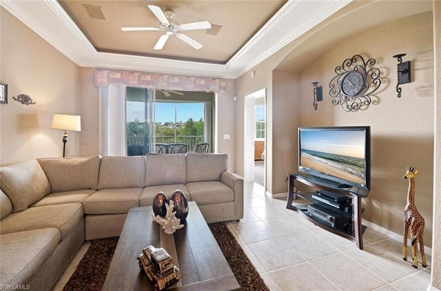4834 Hampshire CT 303, Naples, FL 34112