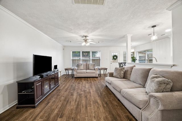 2709 Los Alamos Circle, Deer Park, TX 77536