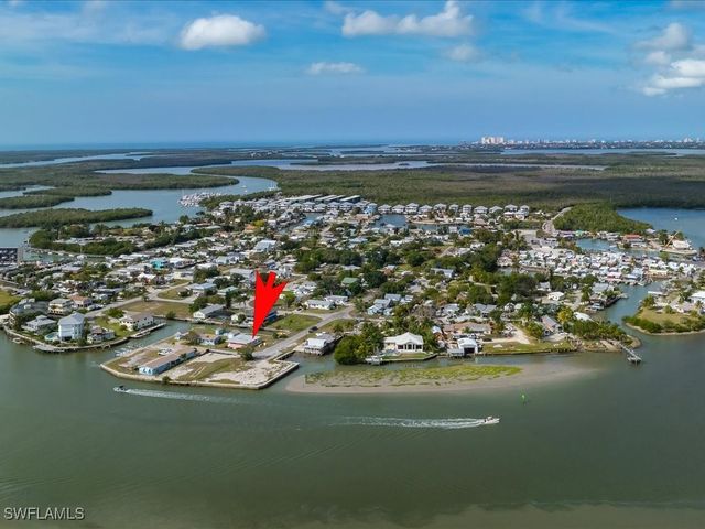 107 East AVE, Goodland, FL 34140