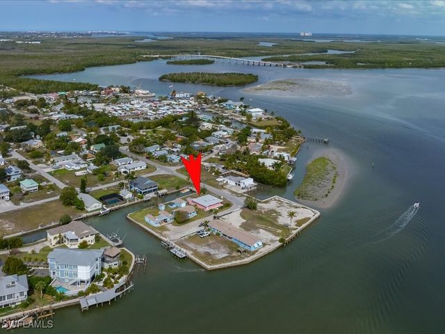 107 East AVE, Goodland, FL 34140