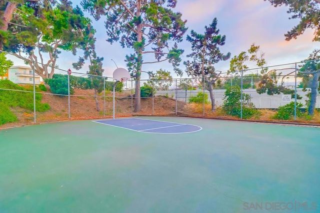 3960 Voltaire St, San Diego, CA 92107