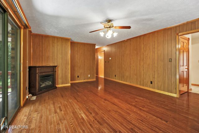 1190 Sand Cut Rd, Oneida, TN 37841