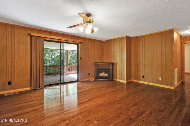 1190 Sand Cut Rd, Oneida, TN 37841