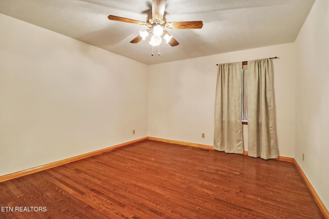 1190 Sand Cut Rd, Oneida, TN 37841