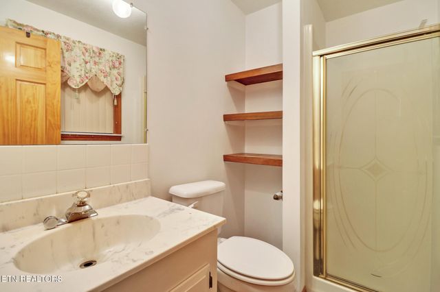 1190 Sand Cut Rd, Oneida, TN 37841