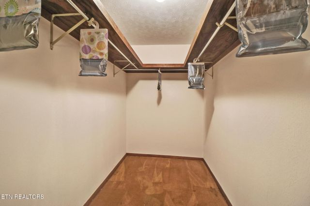 1190 Sand Cut Rd, Oneida, TN 37841