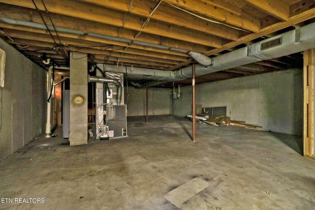 1190 Sand Cut Rd, Oneida, TN 37841