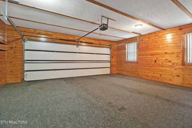 1190 Sand Cut Rd, Oneida, TN 37841