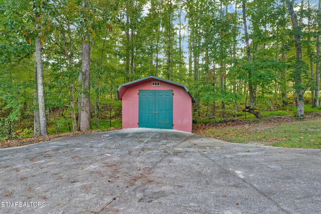 1190 Sand Cut Rd, Oneida, TN 37841