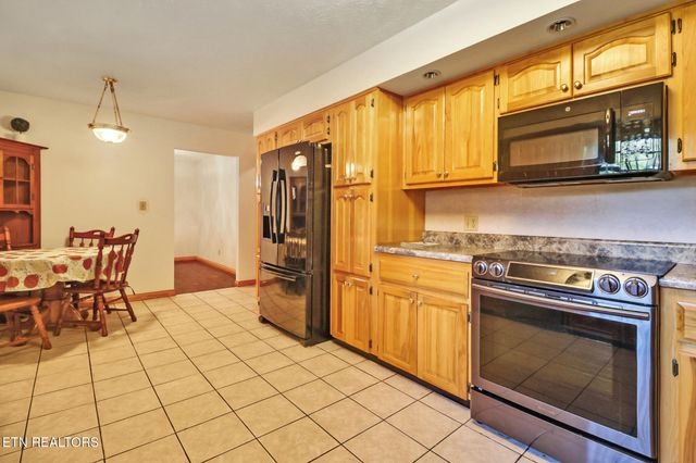 1190 Sand Cut Rd, Oneida, TN 37841