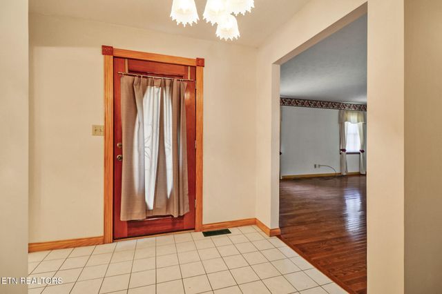 1190 Sand Cut Rd, Oneida, TN 37841