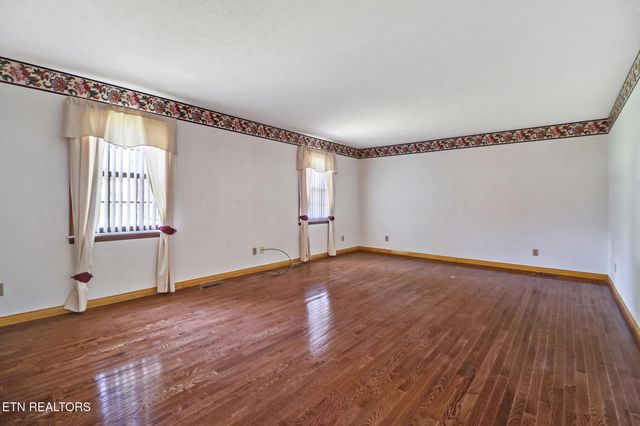 1190 Sand Cut Rd, Oneida, TN 37841