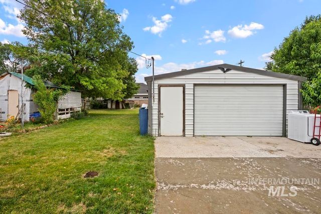 1107 Rosenlof Ave, Nampa, ID 83687