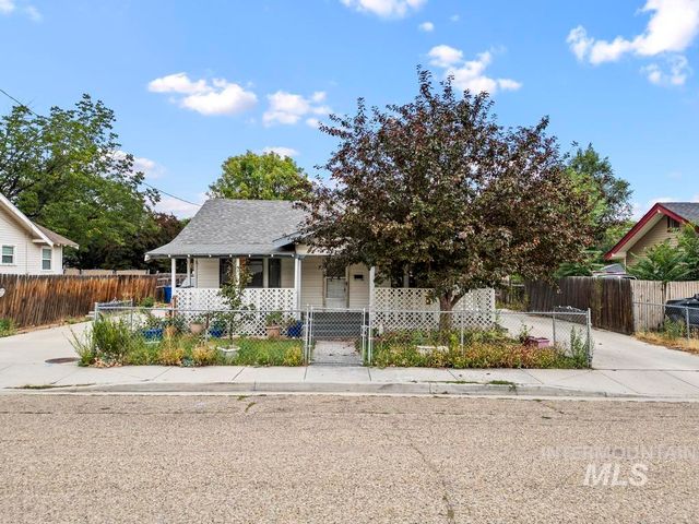 1107 Rosenlof Ave, Nampa, ID 83687
