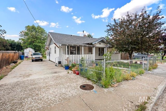 1107 Rosenlof Ave, Nampa, ID 83687