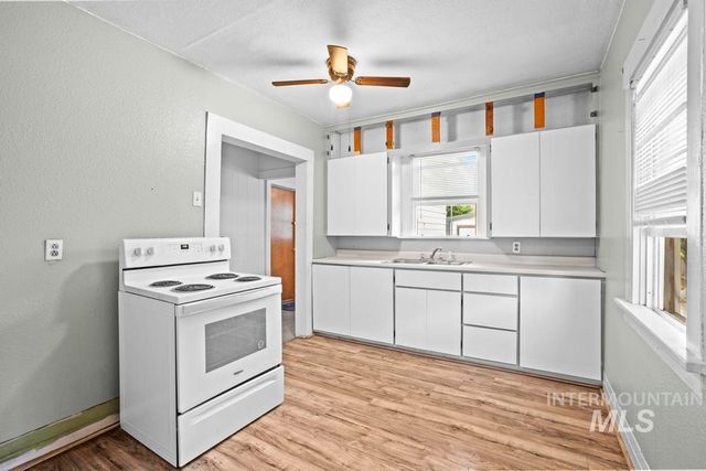 1107 Rosenlof Ave, Nampa, ID 83687