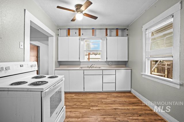 1107 Rosenlof Ave, Nampa, ID 83687