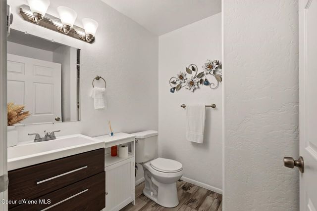 925 Lower Pack River Rd, Sandpoint, ID 83864