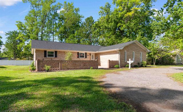 505 Country Club Dr., Conway, SC 29526