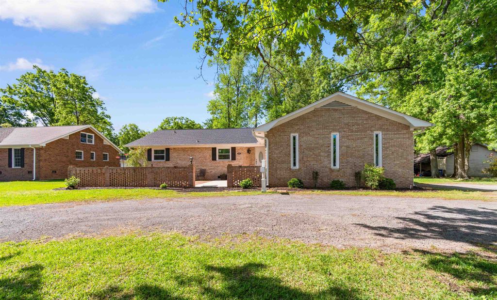 505 Country Club Dr., Conway, SC 29526