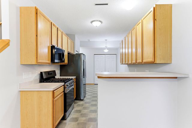 1713 Countryside Drive, Shakopee, MN 55379